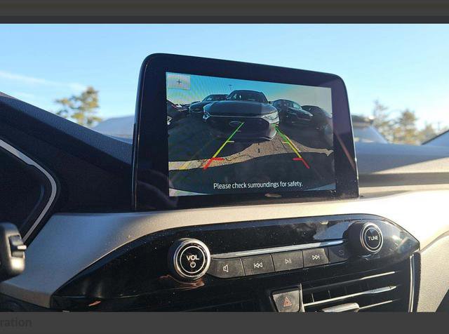 Used 2022 Ford Escape SE w/ SE Sport Appearance Package image 5