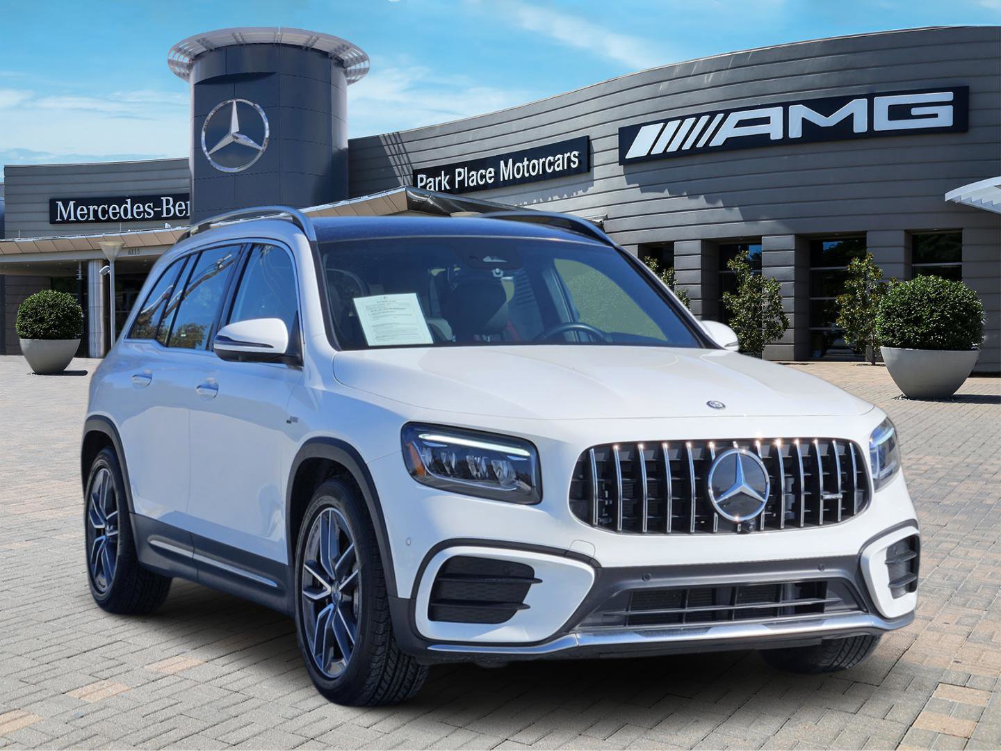 Used 2025 Mercedes-Benz GLB 35 AMG 4MATIC video 2