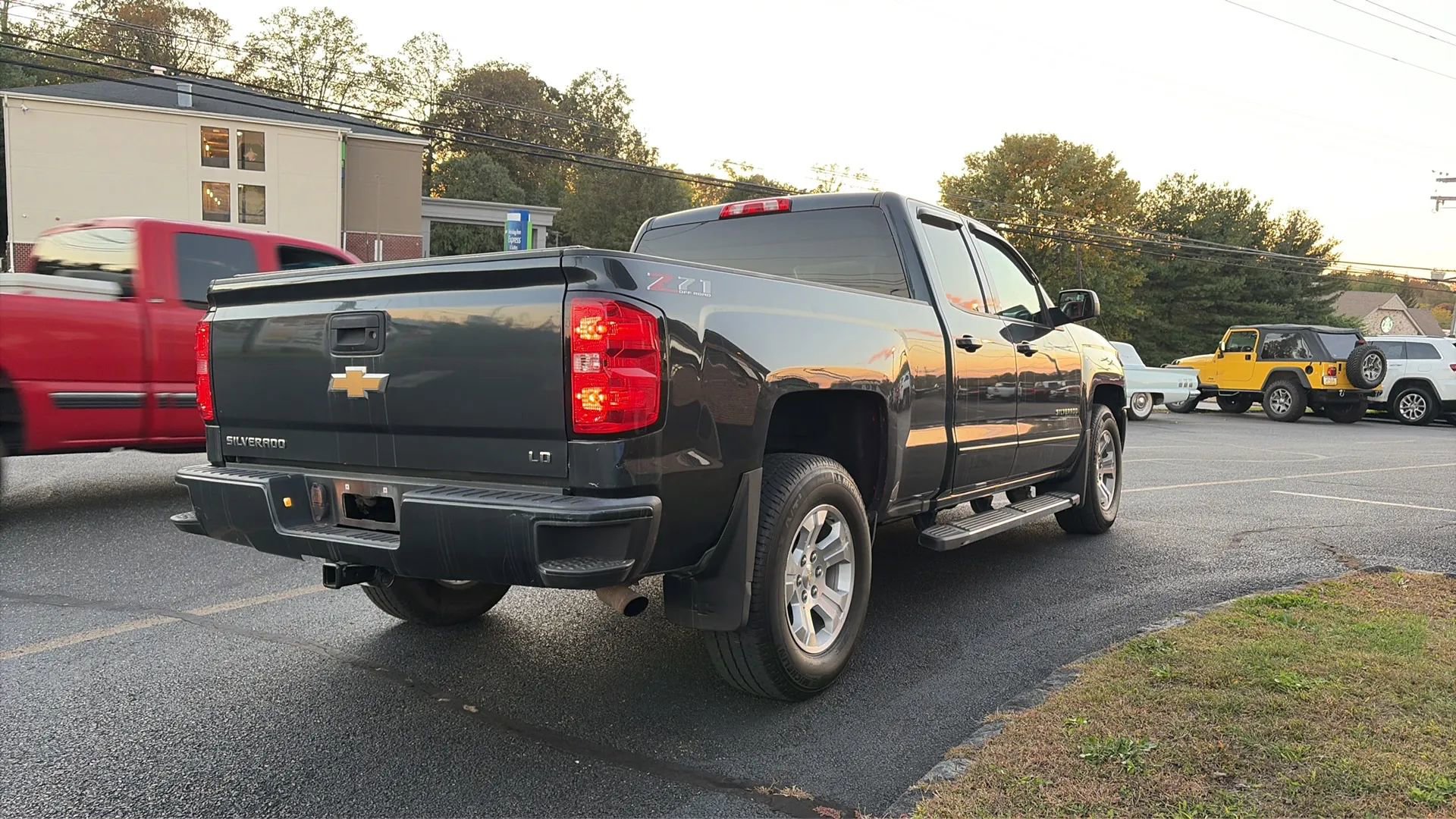 Used 2019 Chevrolet Silverado 1500 LT w/ All Star Edition image 9