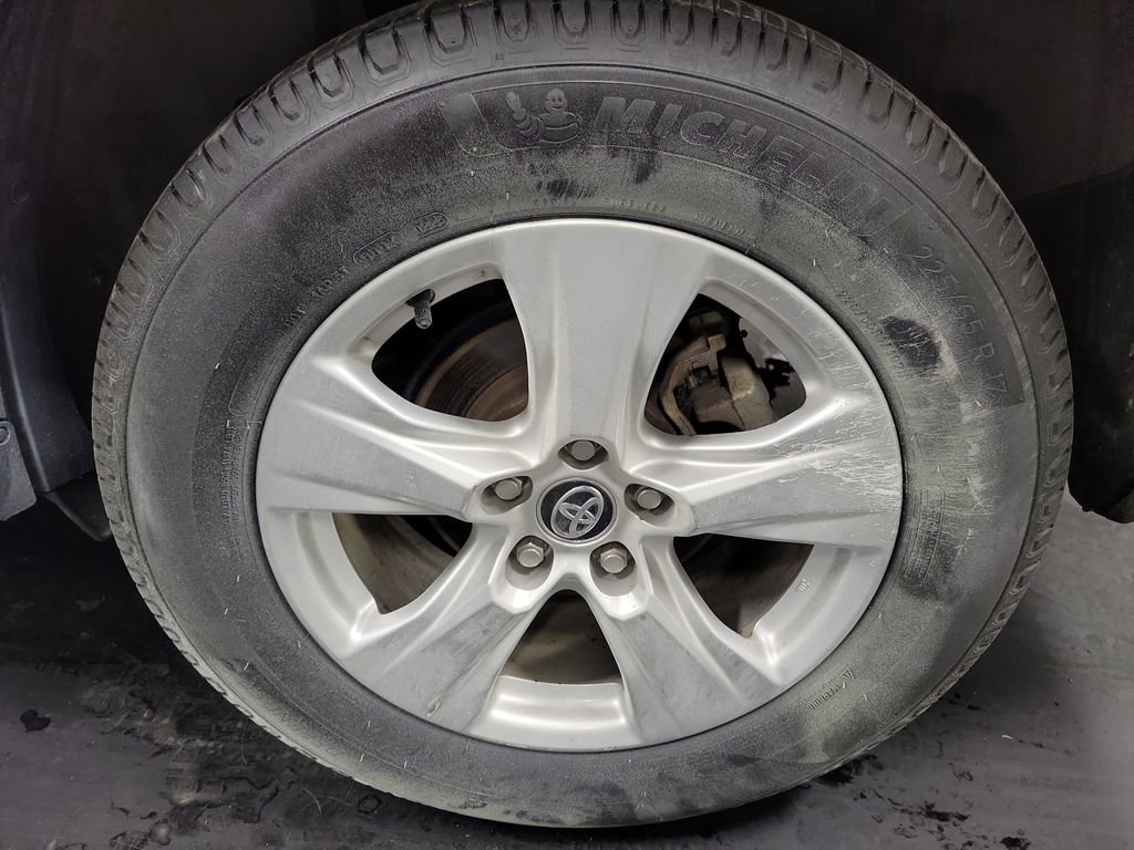 Used 2020 Toyota RAV4 LE image 10