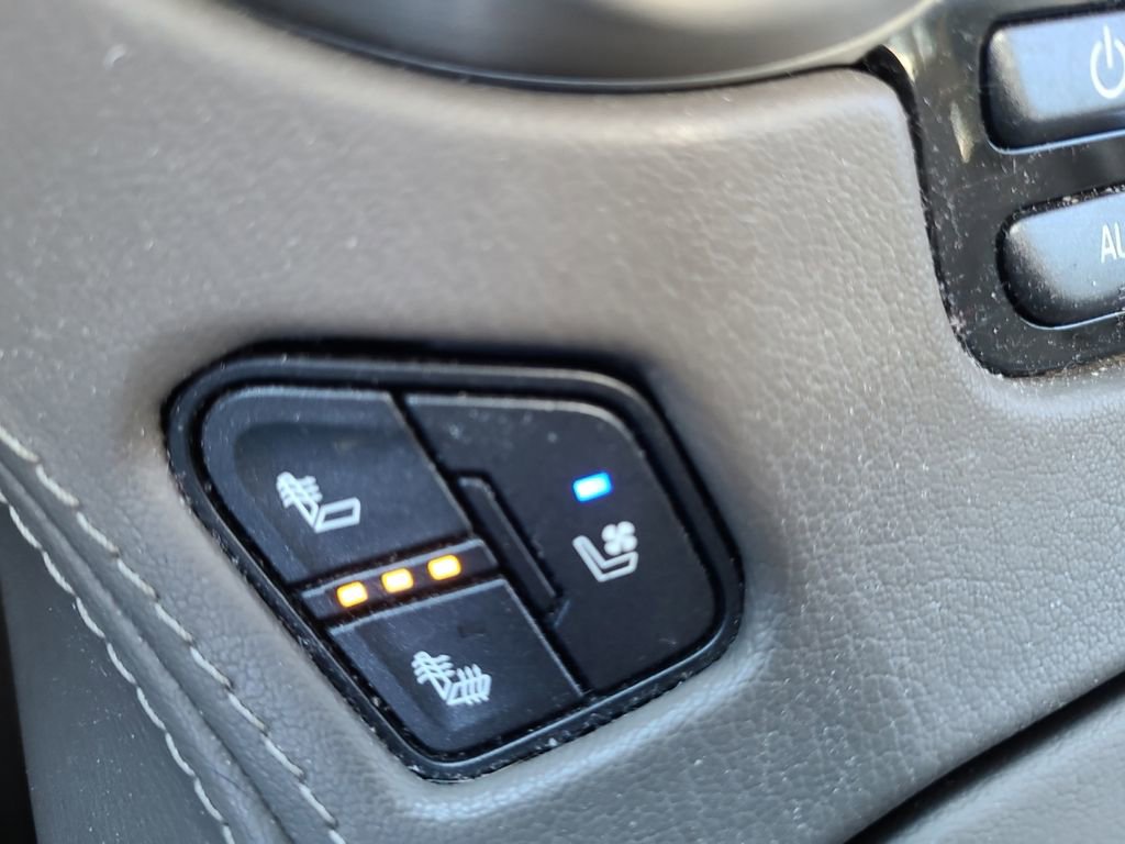 Used 2018 GMC Yukon Denali w/ Denali Ultimate Package AWD/4WD image 26