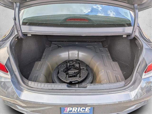 Used 2021 Hyundai Elantra SE image 7