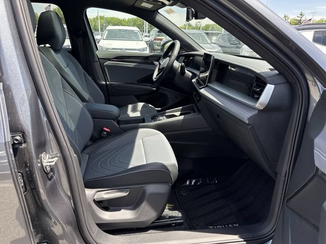 New 2026 Volkswagen Tiguan SE R-Line AWD/4WD image 28