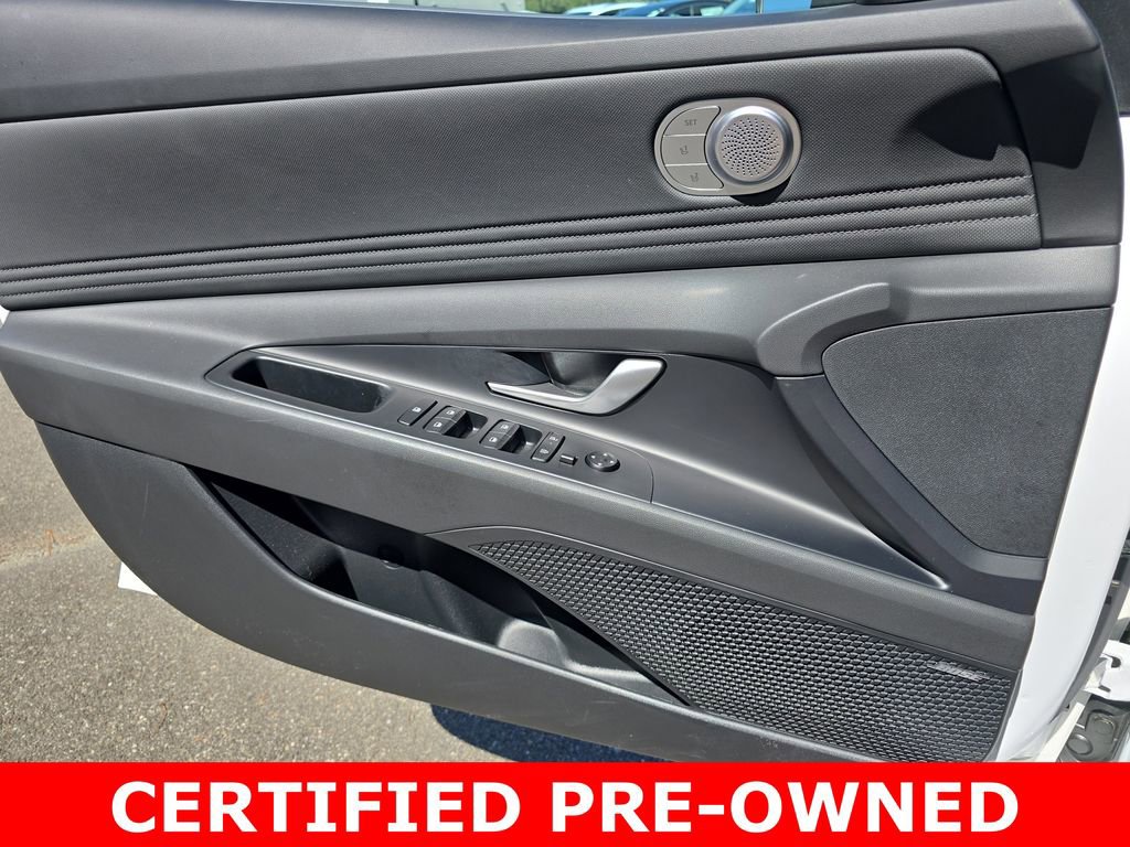Used 2025 Hyundai Elantra Limited image 26