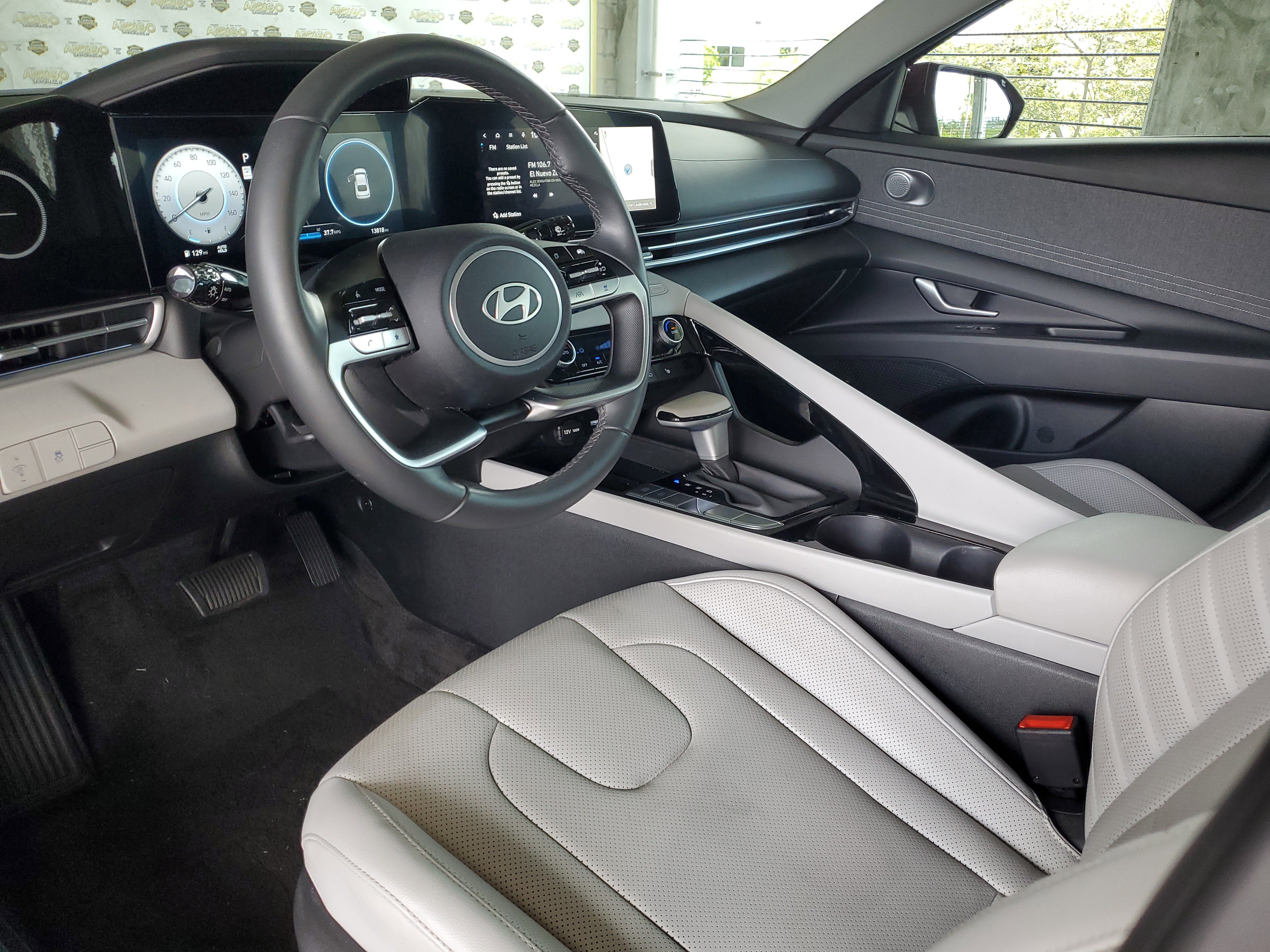 Used 2025 Hyundai Elantra Limited FWD image 17