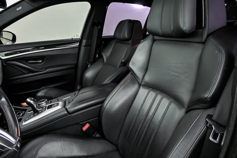 Used 2015 BMW M5 RWD image 17