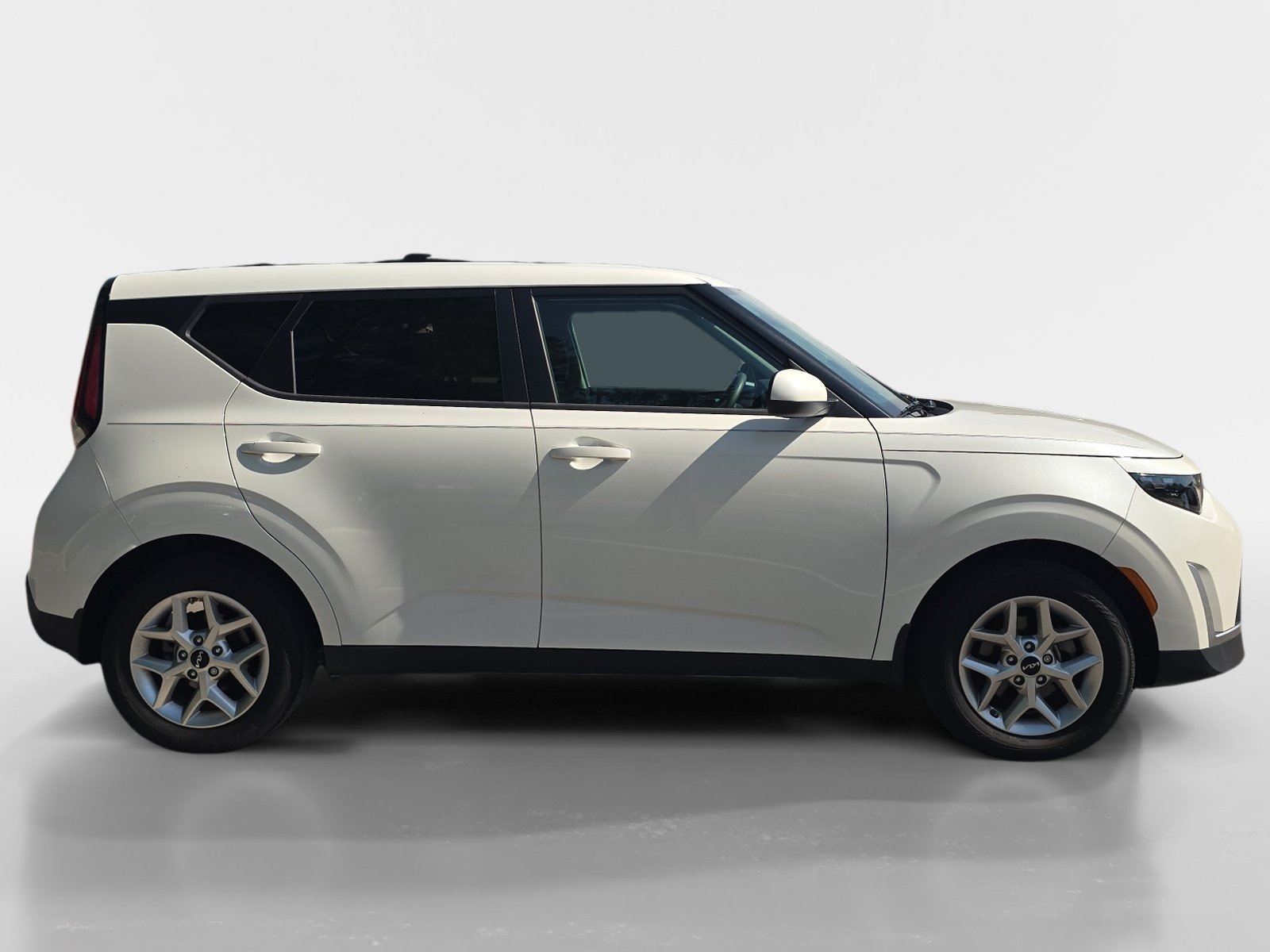 Used 2024 Kia Soul LX w/ Option Group 015 FWD image 7