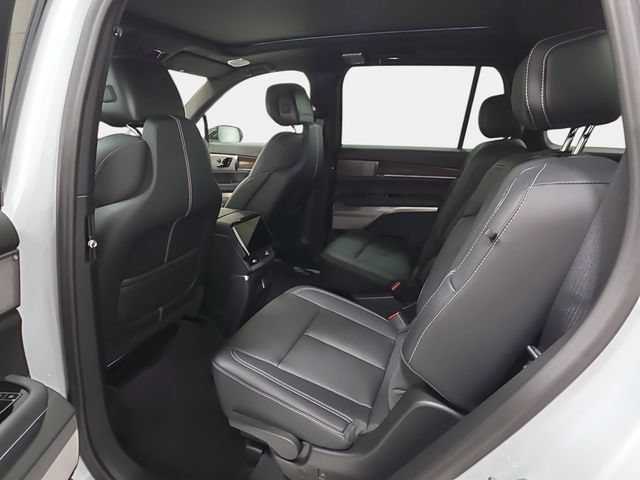 New 2027 Cadillac Vistiq Luxury w/ LPO, Floor Liner Package AWD/4WD image 10