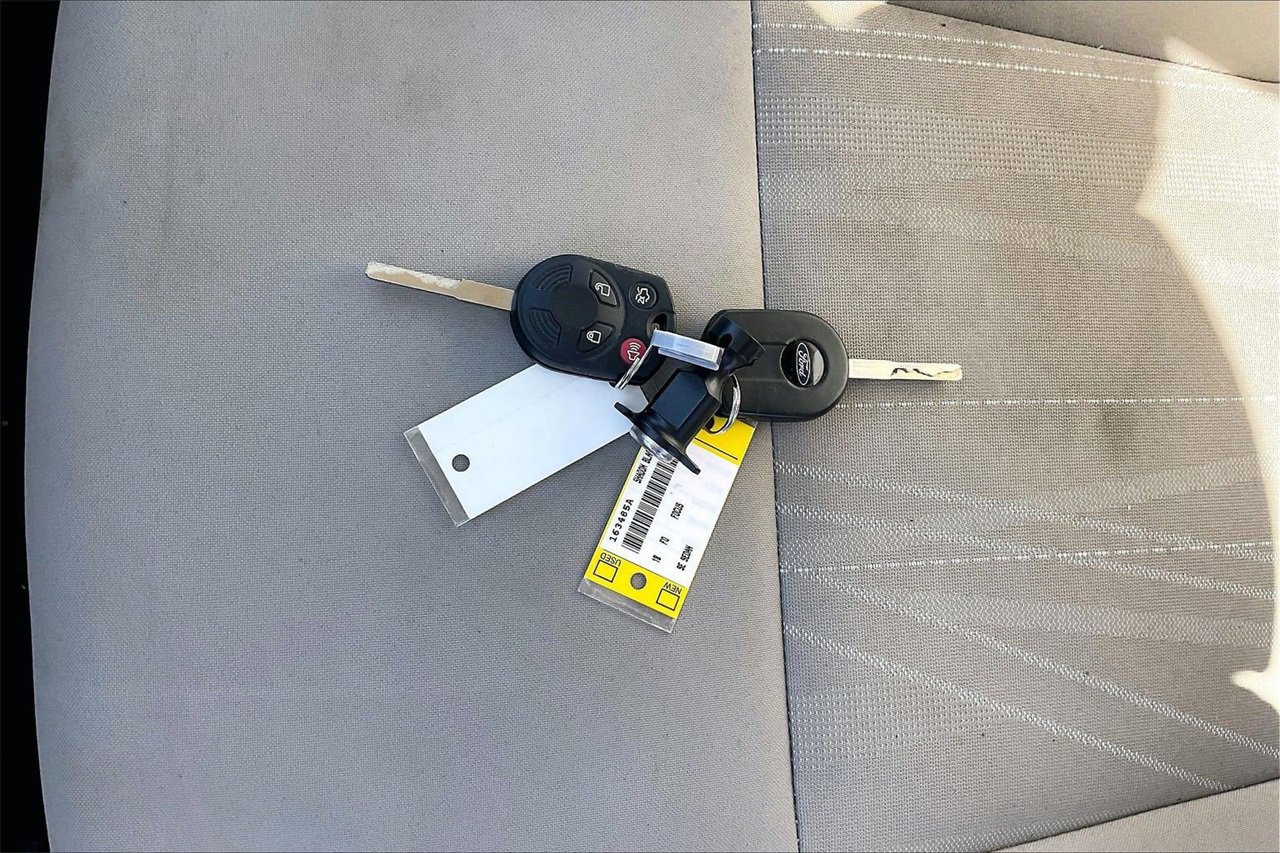 Used 2018 Ford Focus SE w/ SE Appearance Package image 29