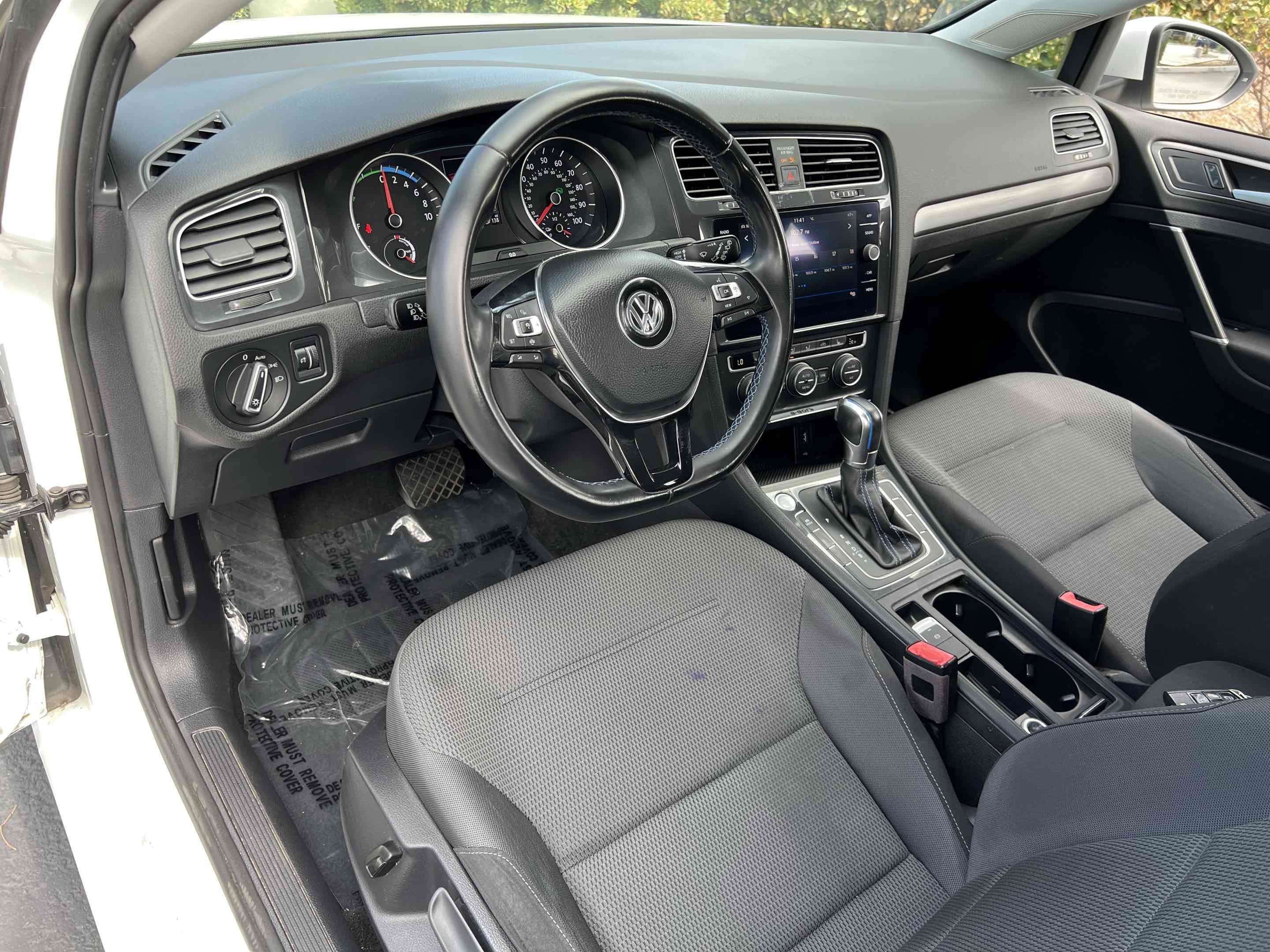 Used 2019 Volkswagen e-Golf SE w/ Driver Assistance Package image 3