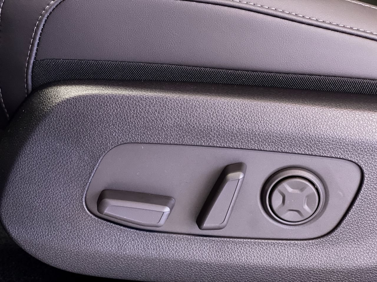 New 2027 Kia Carnival SX w/ Dark Edition Package FWD image 17