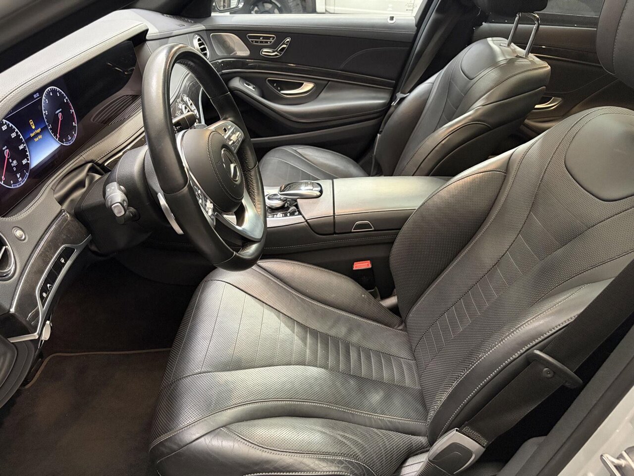 Used 2020 Mercedes-Benz S 560 Sedan image 2