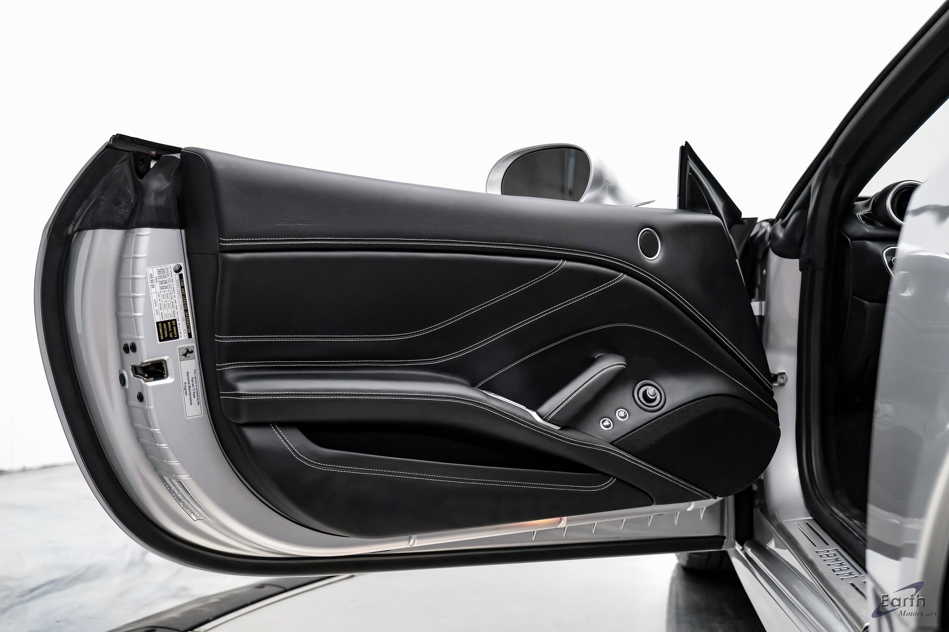 Used 2016 Ferrari California T image 68