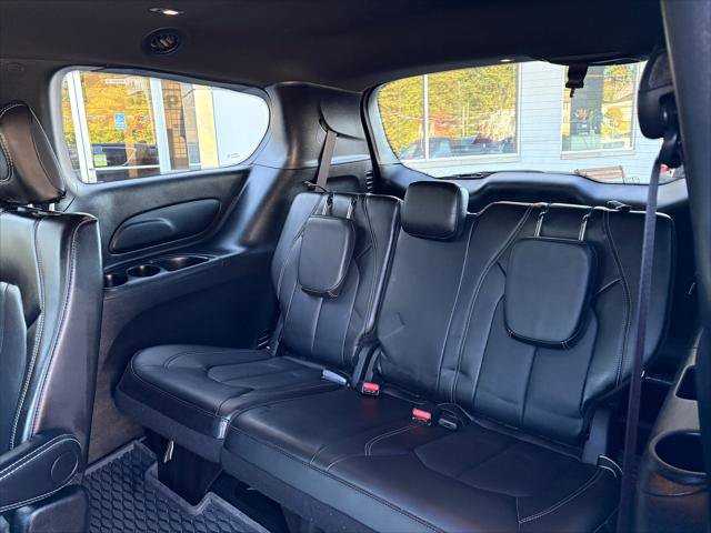 Certified 2025 Chrysler Pacifica Select AWD/4WD image 14