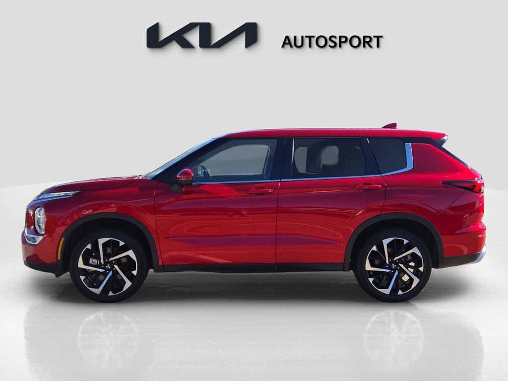 Used 2024 Mitsubishi Outlander SE Black Edition image 14