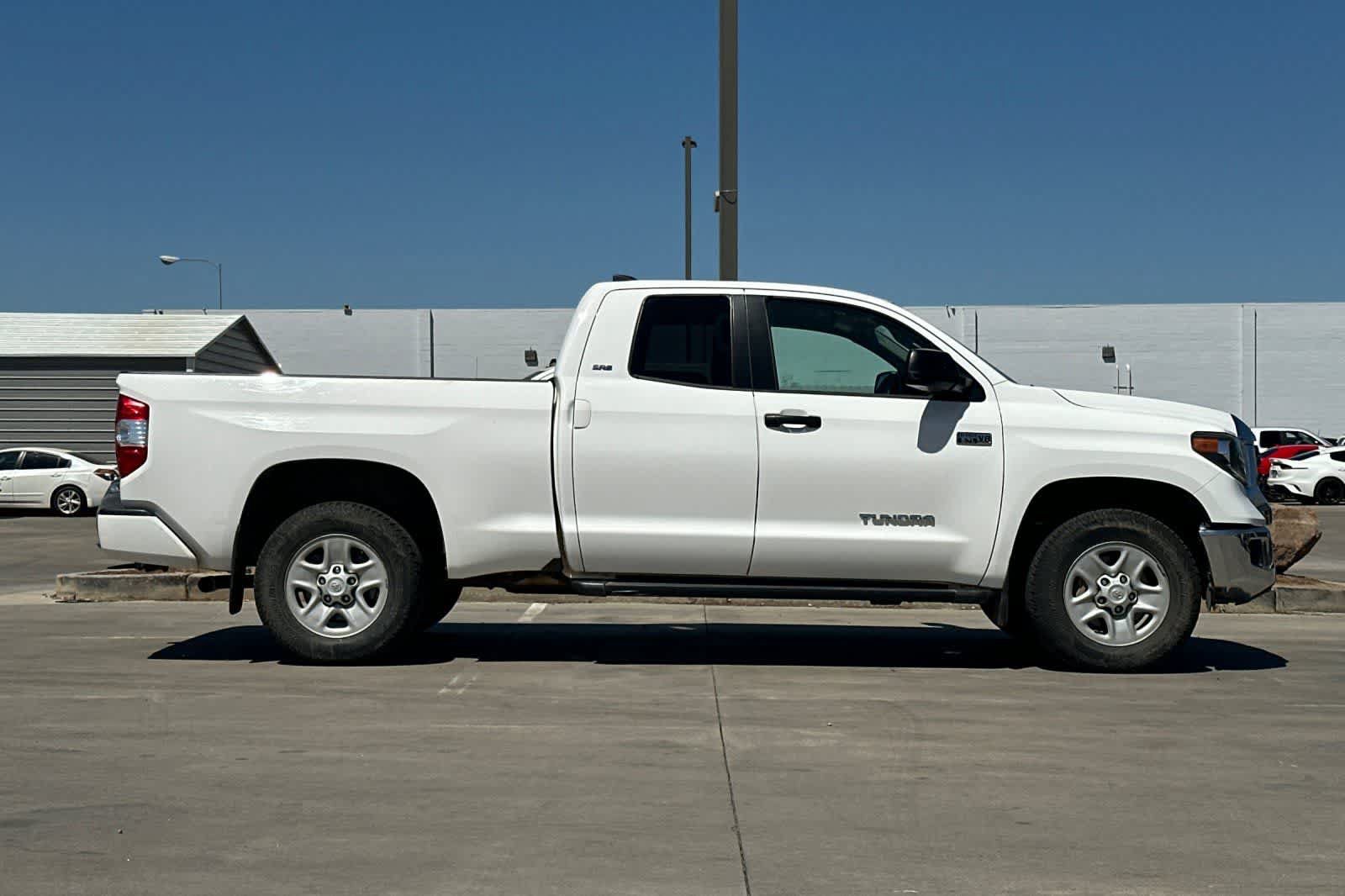 Used 2020 Toyota Tundra SR5 w/ SR5 Convenience Package AWD/4WD image 9