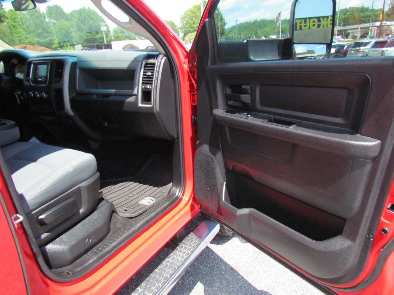 Used 2017 RAM 3500 Tradesman w/ Chrome Appearance Group image 16