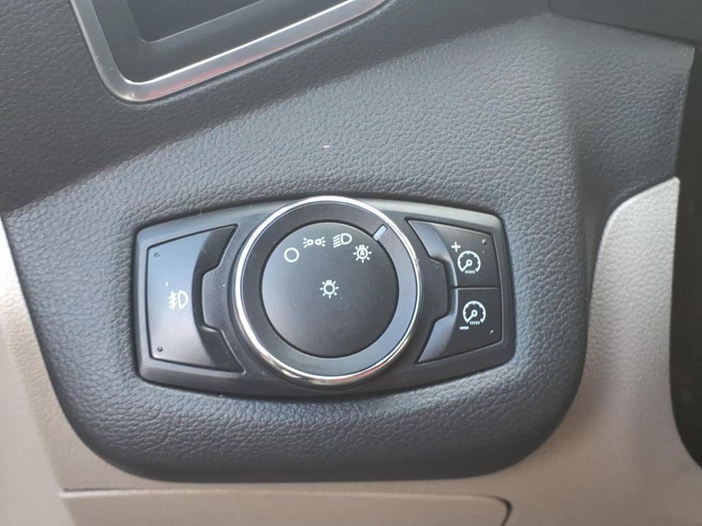 Used 2013 Ford C-MAX SEL FWD image 20