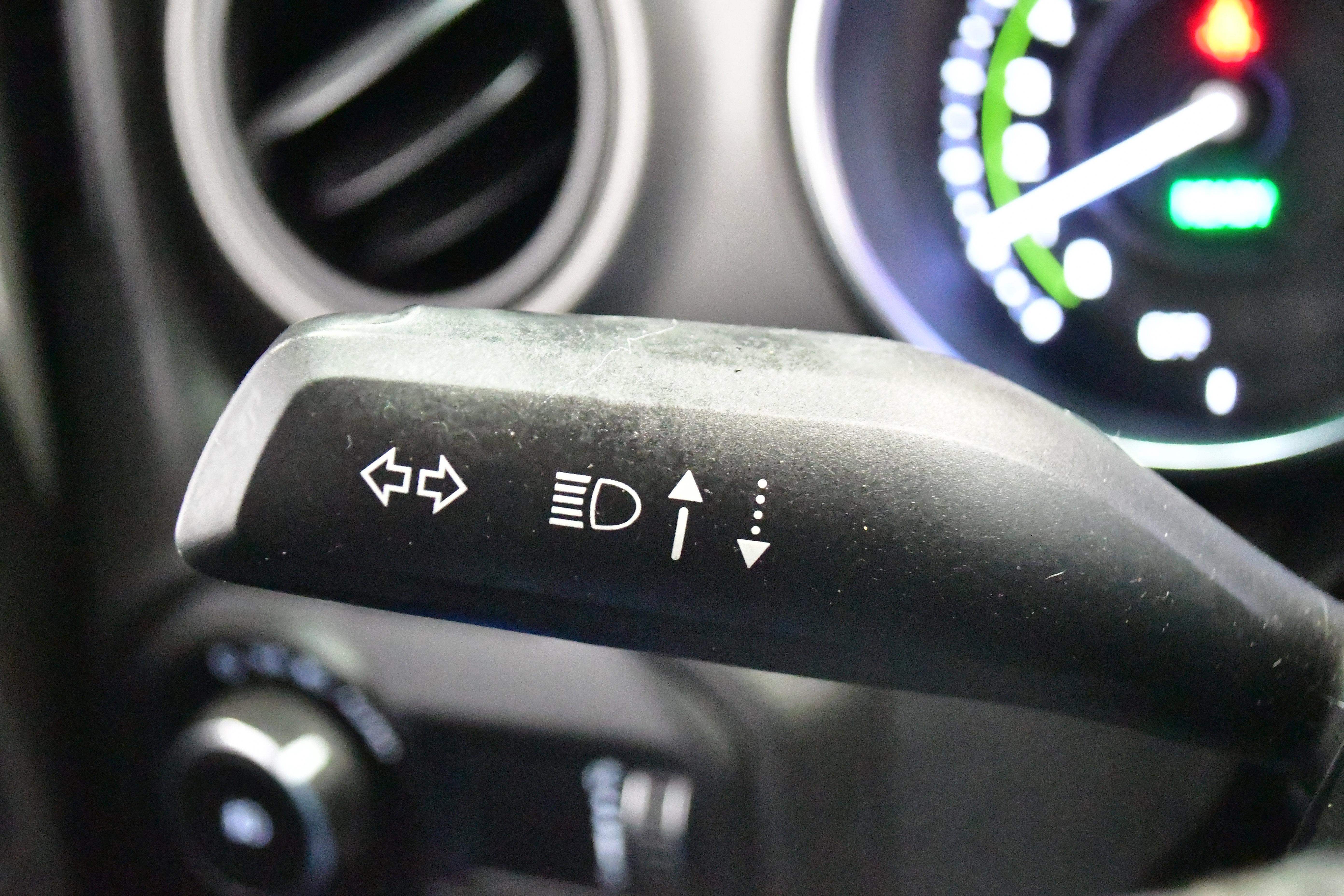 Used 2023 Jeep Wrangler Unlimited w/ Sun & Screen Package image 33