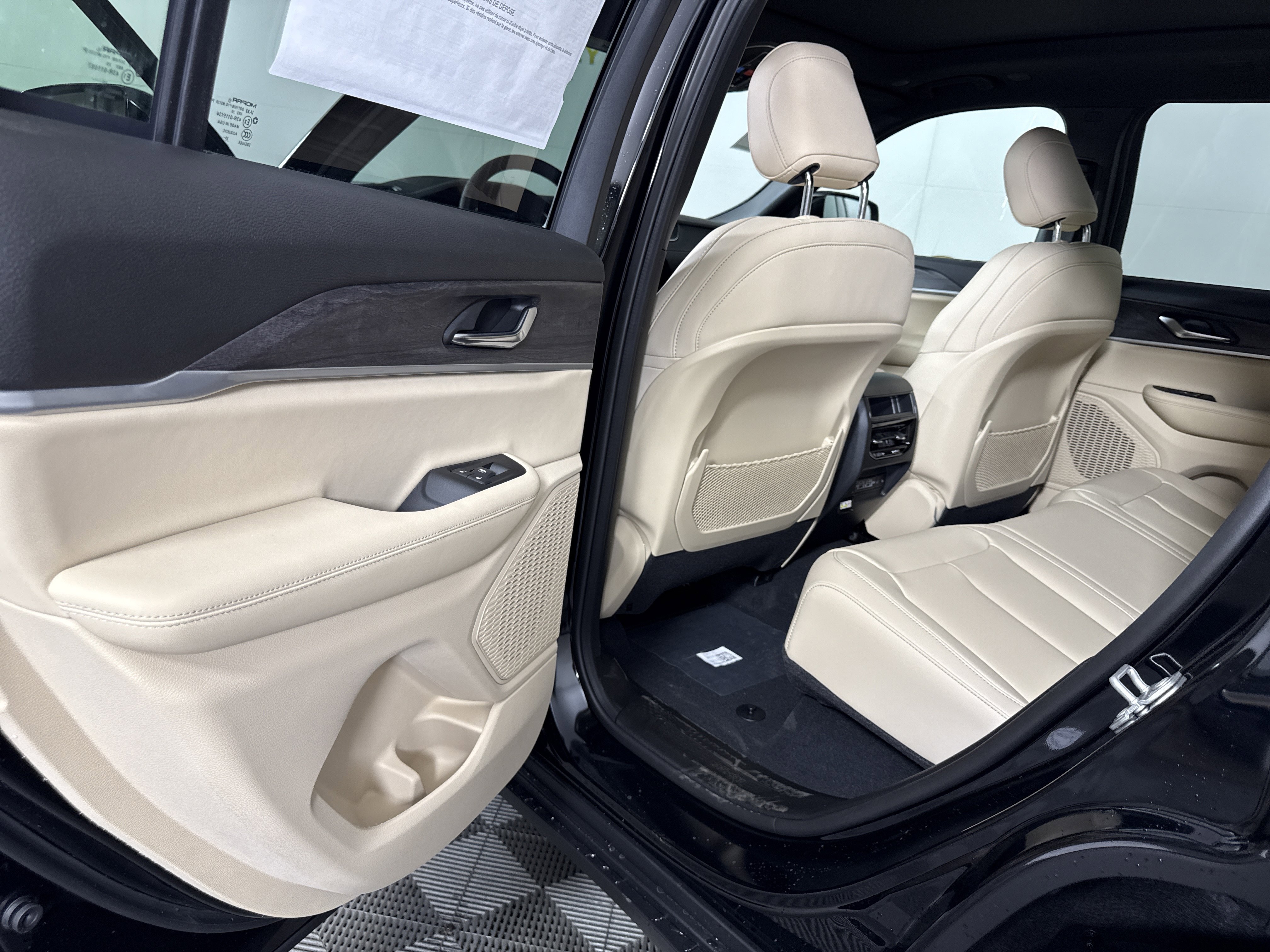 New 2025 Jeep Grand Cherokee Limited w/ Trailer Tow Package image 17