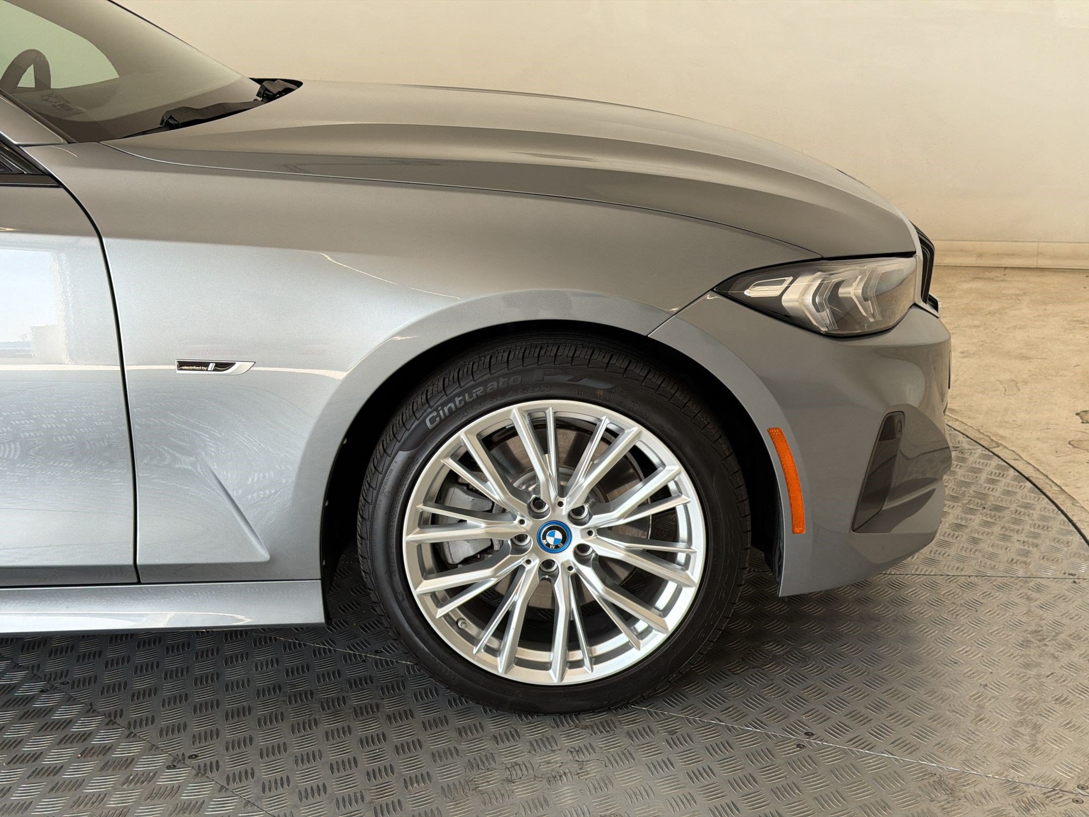 Used 2023 BMW 330e xDrive w/ Premium Package AWD/4WD image 13