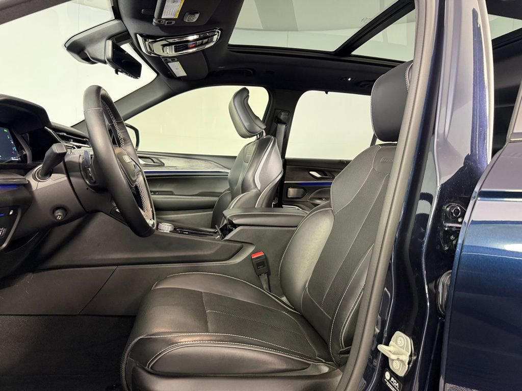 Certified 2023 Jeep Grand Cherokee Overland w/ Advanced Protech Group III image 21