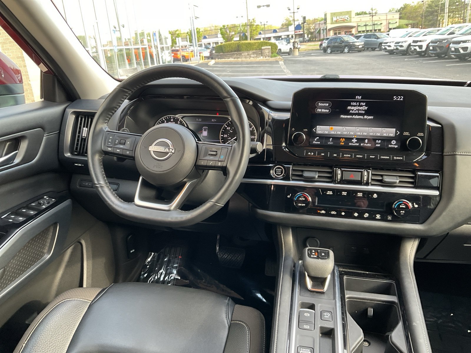 Used 2024 Nissan Pathfinder SL FWD image 17