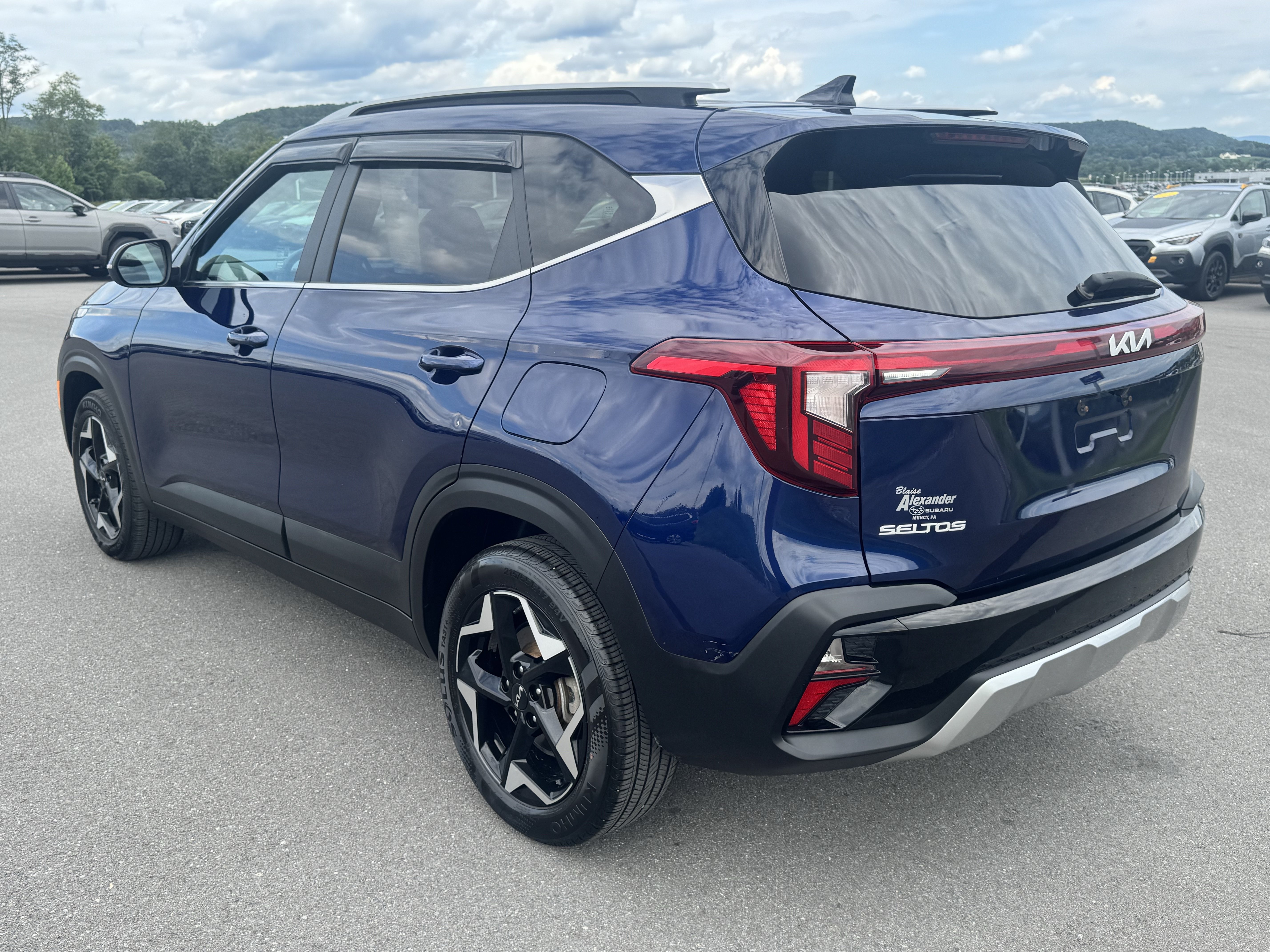 Used 2024 Kia Seltos EX AWD/4WD image 6