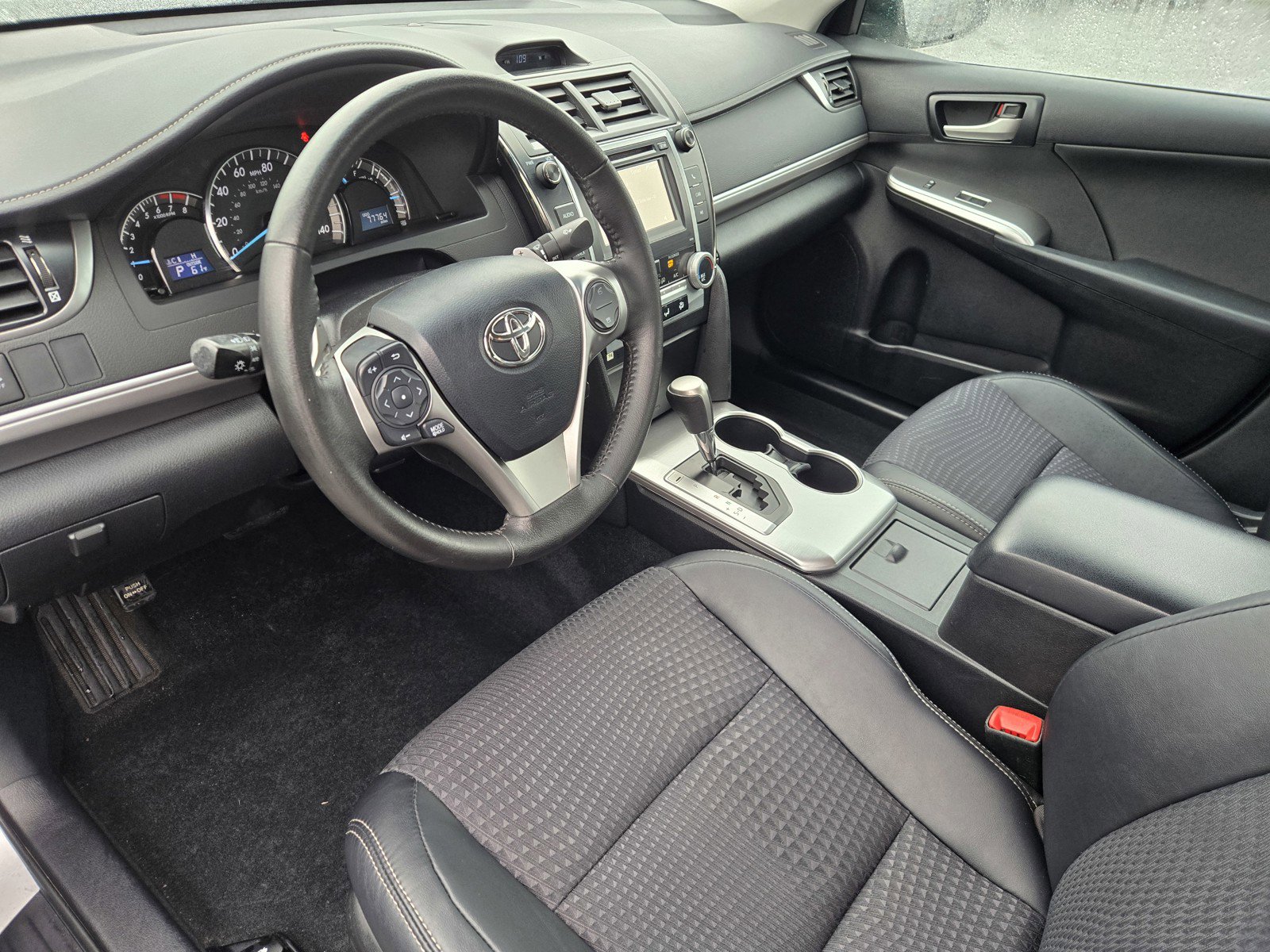 Used 2013 Toyota Camry image 10