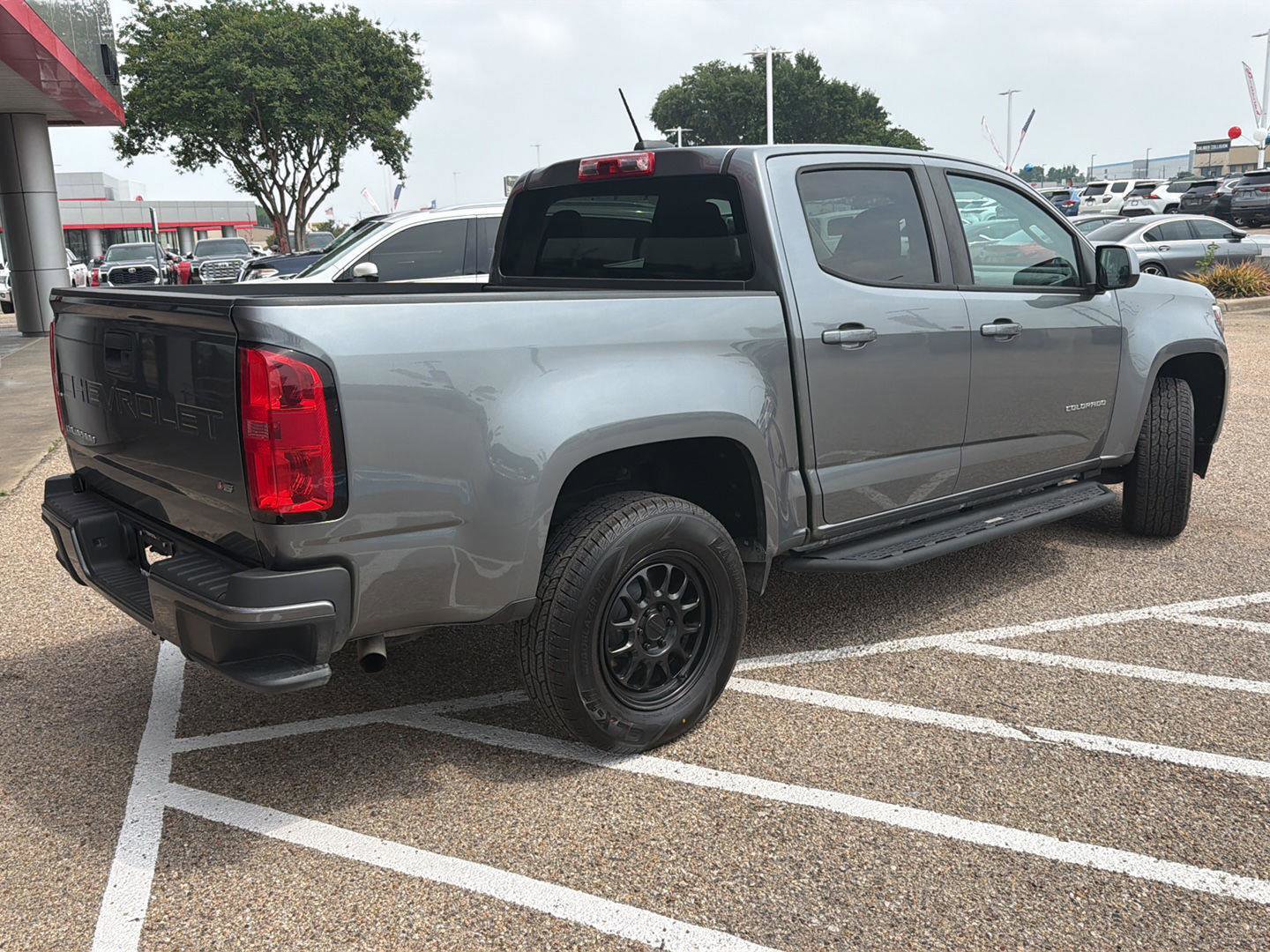 Used 2021 Chevrolet Colorado LT RWD image 3