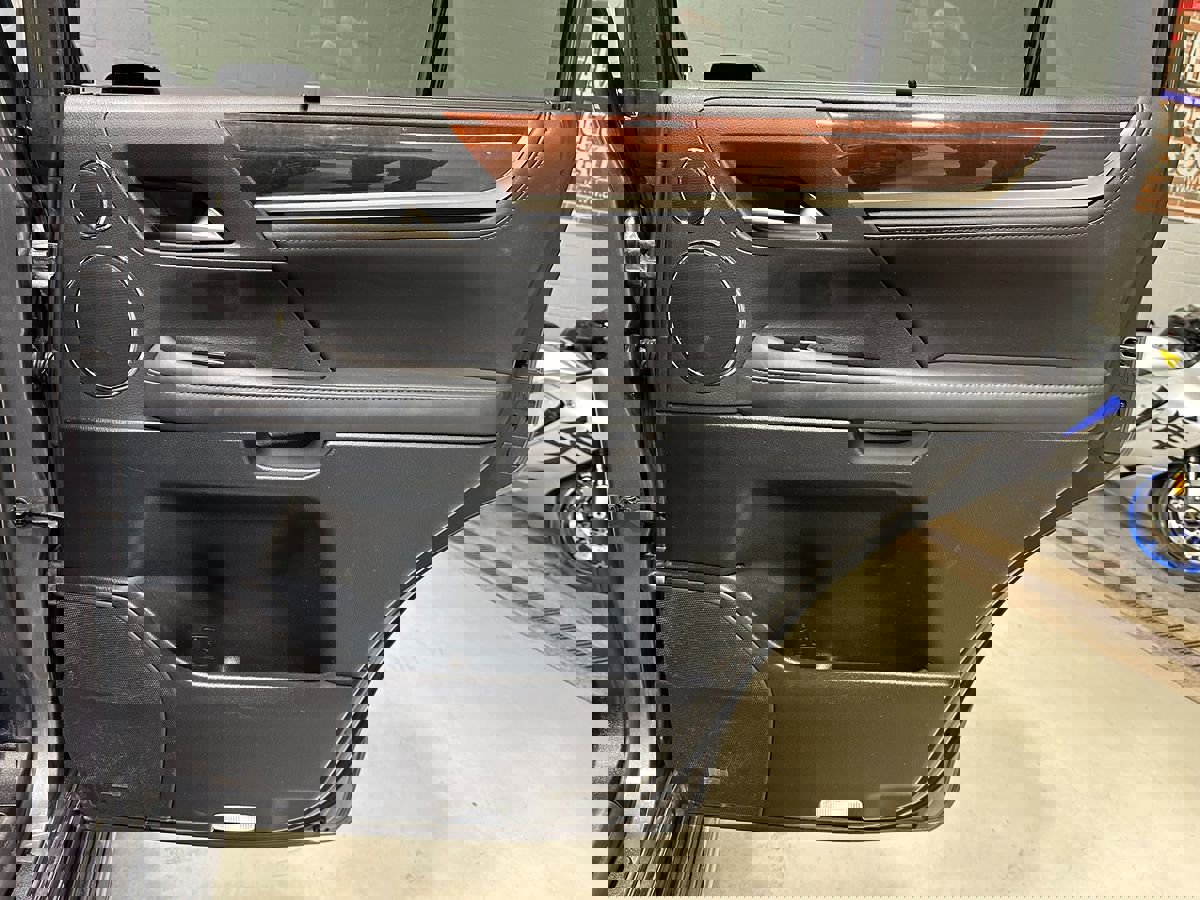 Used 2016 Lexus LX 570 4WD w/ Luxury Package image 10