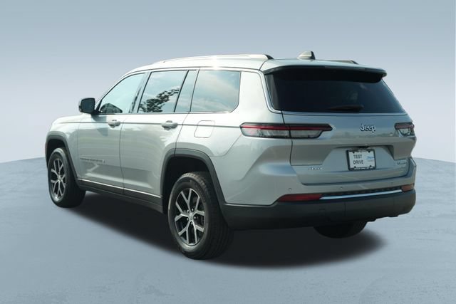 Used 2023 Jeep Grand Cherokee L Limited AWD/4WD image 6