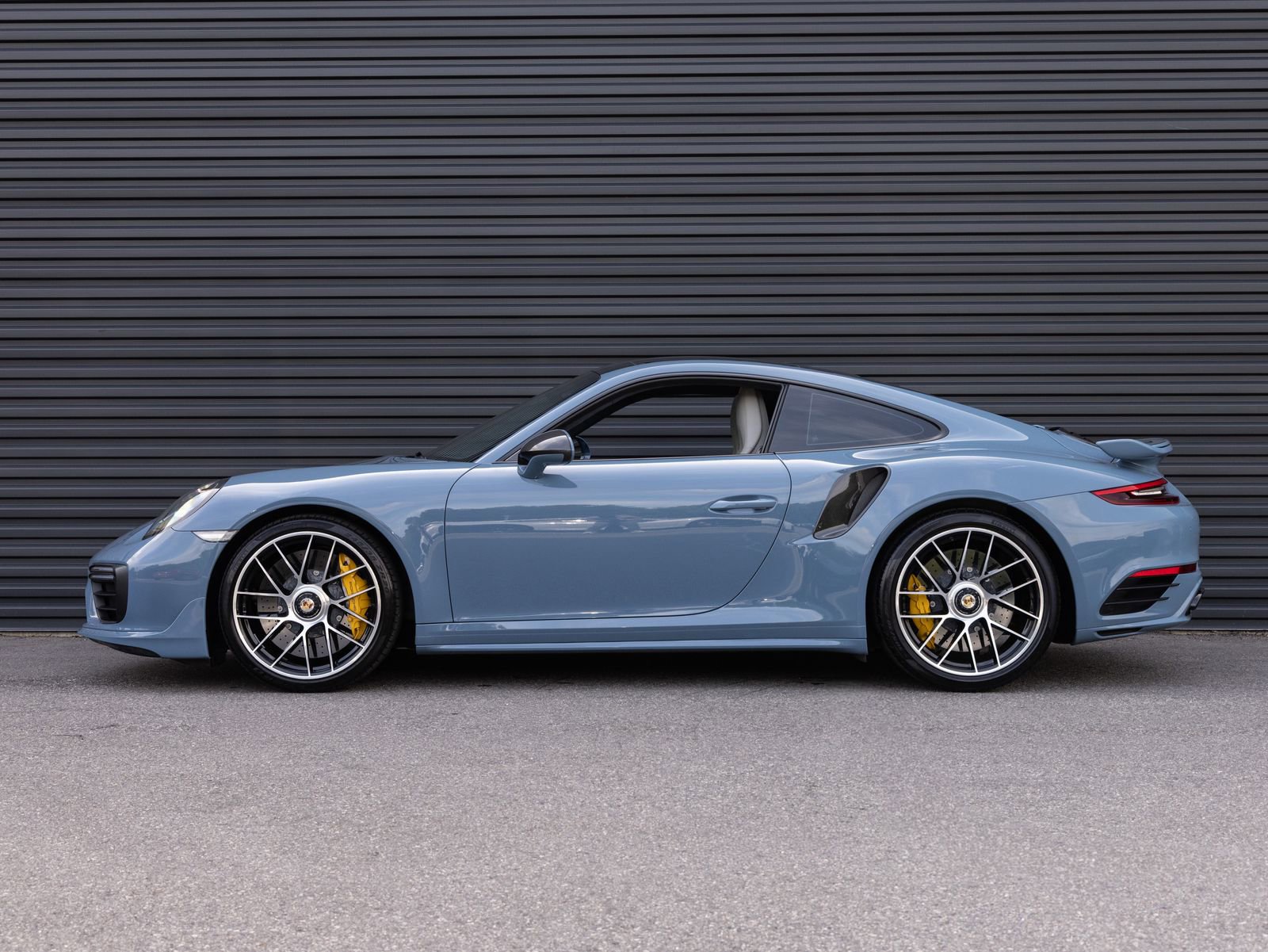 Used 2019 Porsche 911 Turbo S AWD/4WD image 2