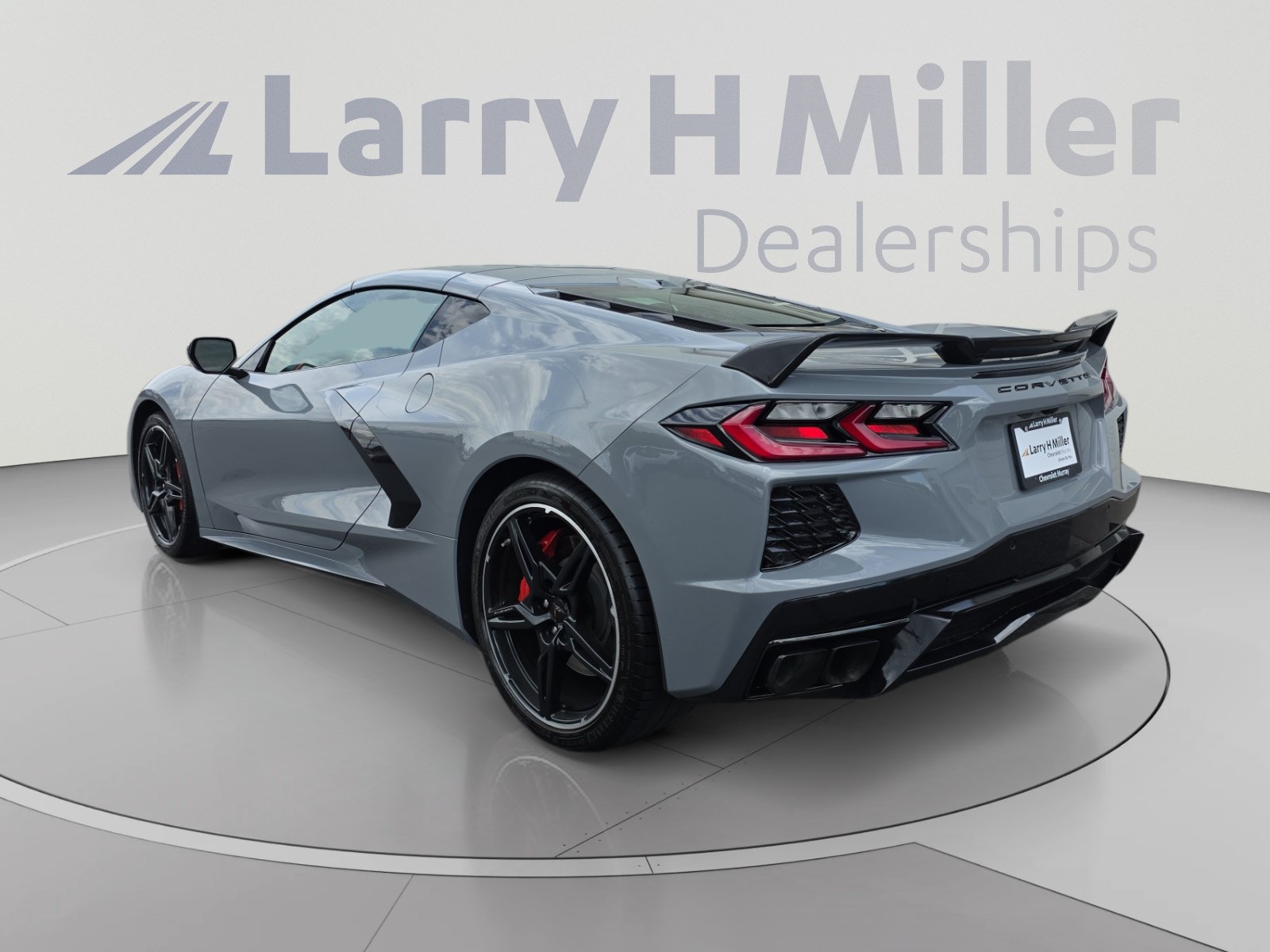 Used 2024 Chevrolet Corvette Stingray Preferred Cpe w/ Z51 Performance Package RWD image 3