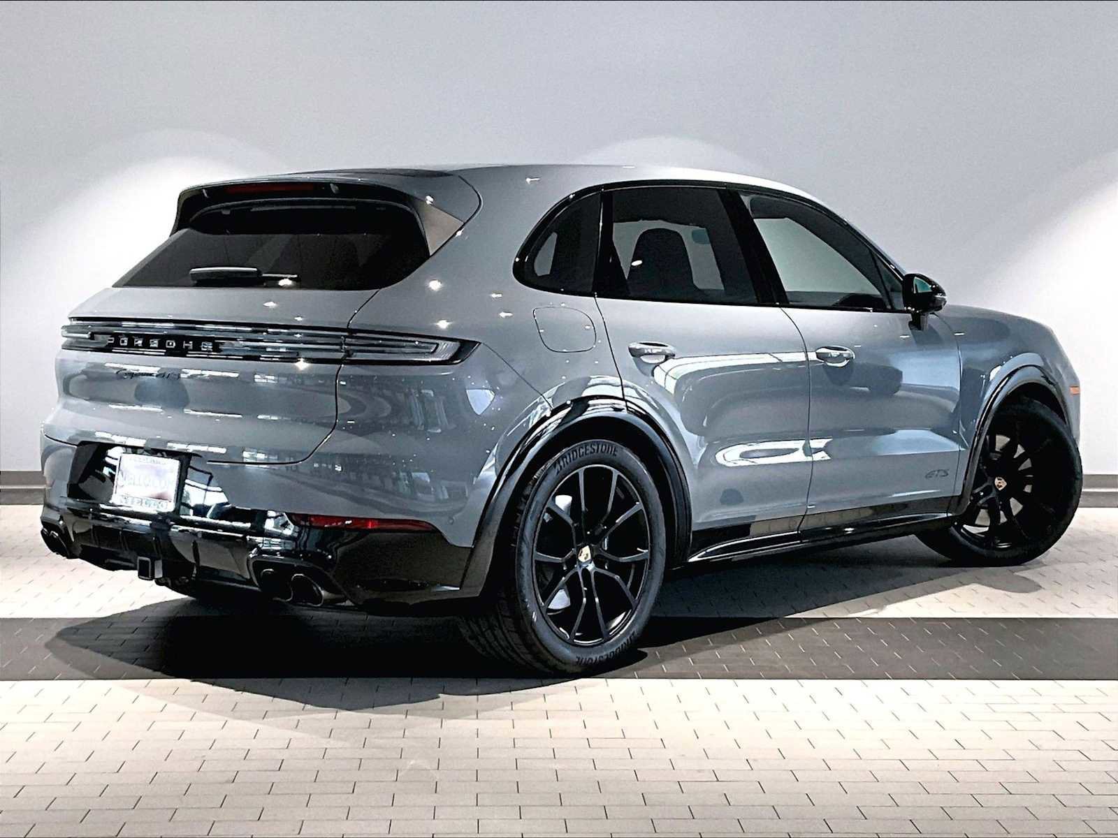 Used 2025 Porsche Cayenne GTS image 10