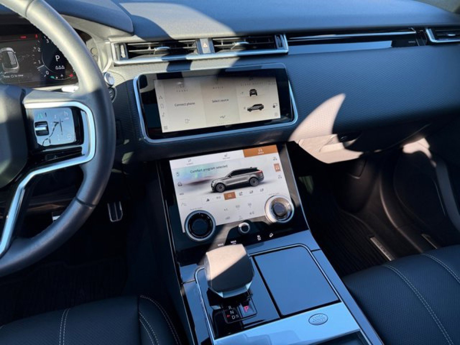 Certified 2023 Land Rover Range Rover Velar R-Dynamic S AWD/4WD image 14