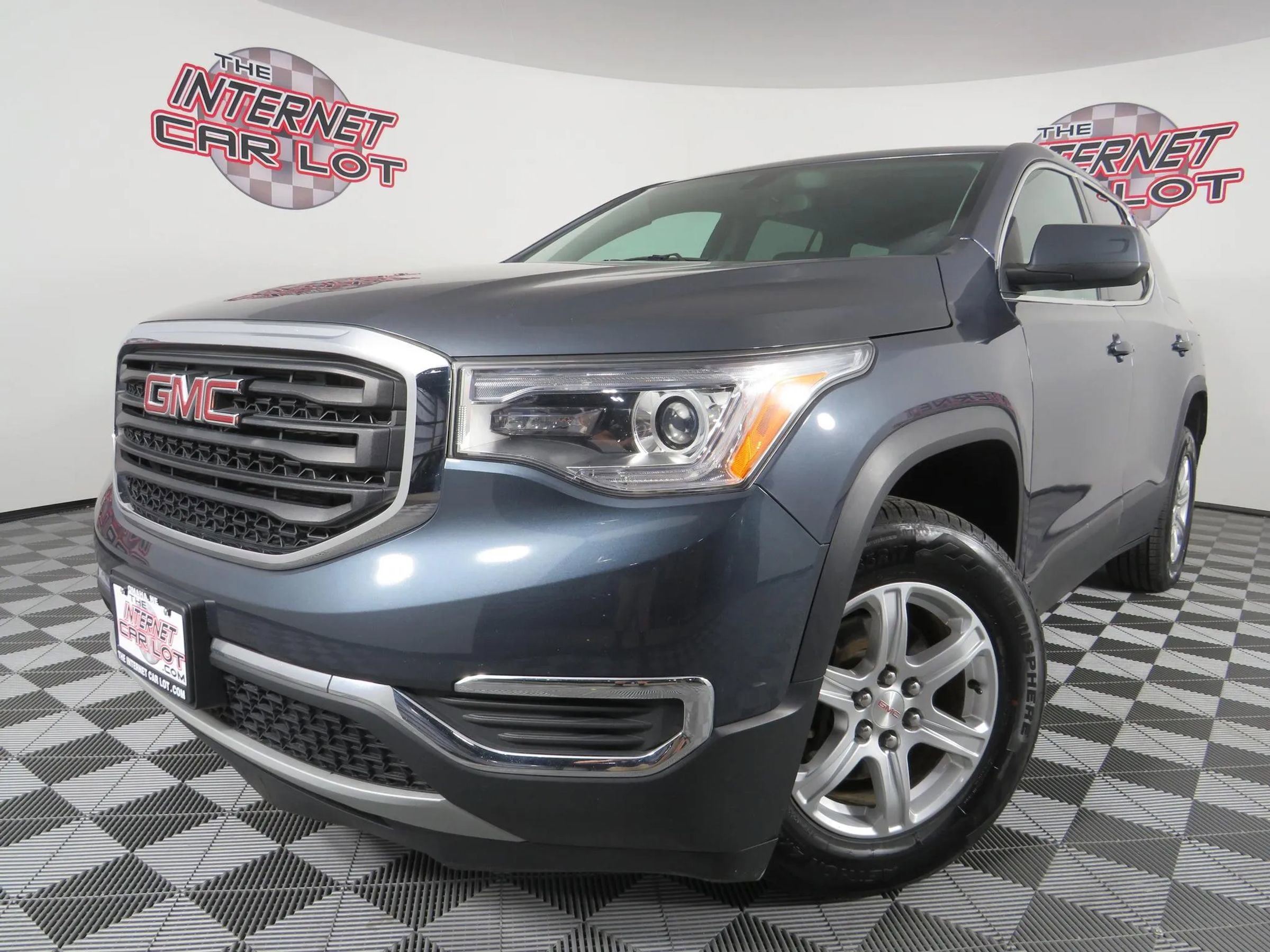 Used 2019 GMC Acadia SLE w/ LPO, Floor Liner Package image 1