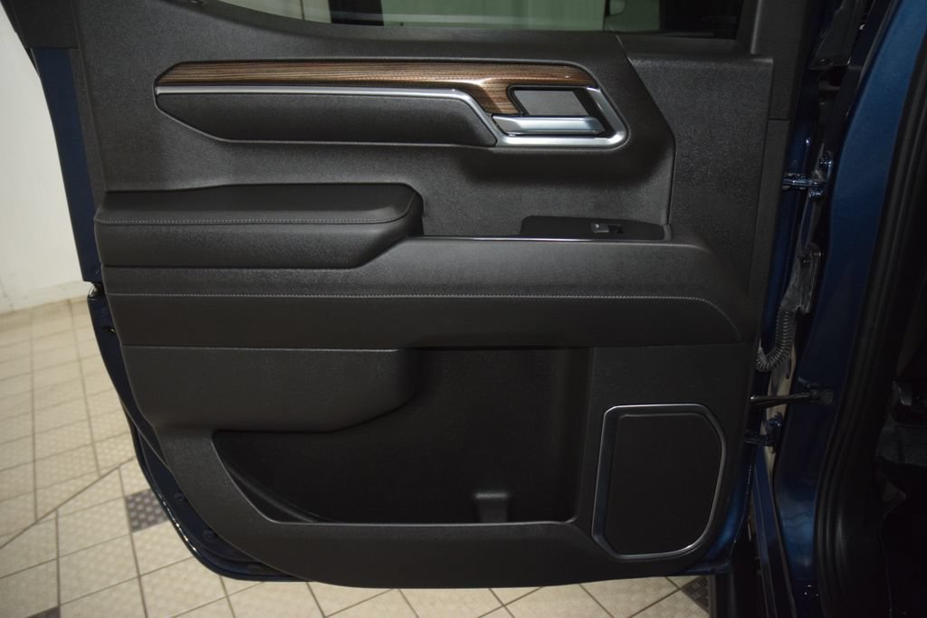 Used 2022 Chevrolet Silverado 1500 RST AWD/4WD image 45