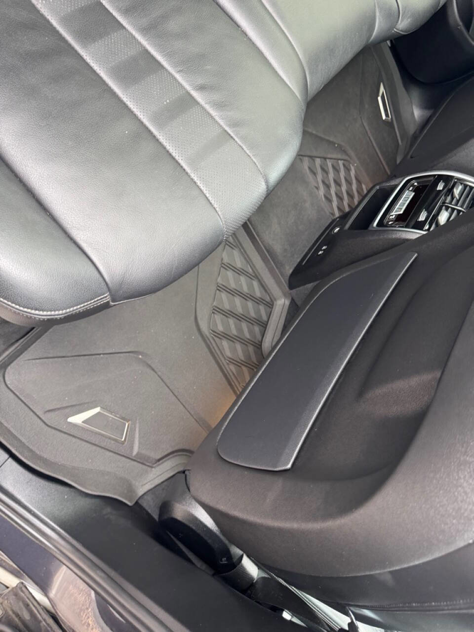 Used 2020 BMW X7 xDrive40i w/ Cold Weather Package image 59