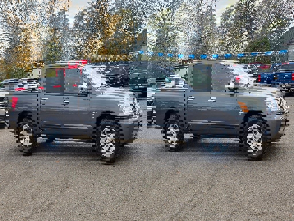 Used 2004 Nissan Titan SE image 2