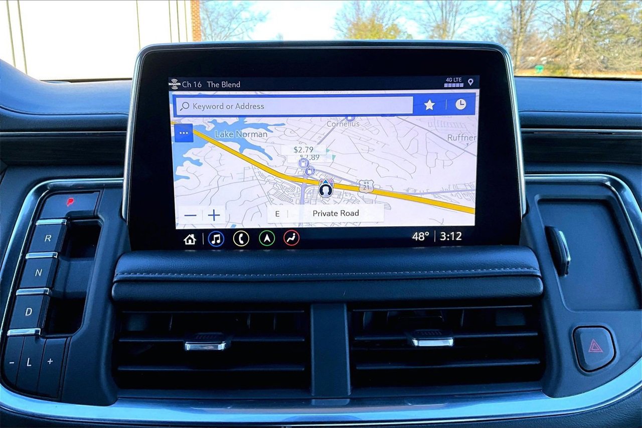 Used 2021 Chevrolet Tahoe Z71 w/ Rear Media and Nav Package image 12