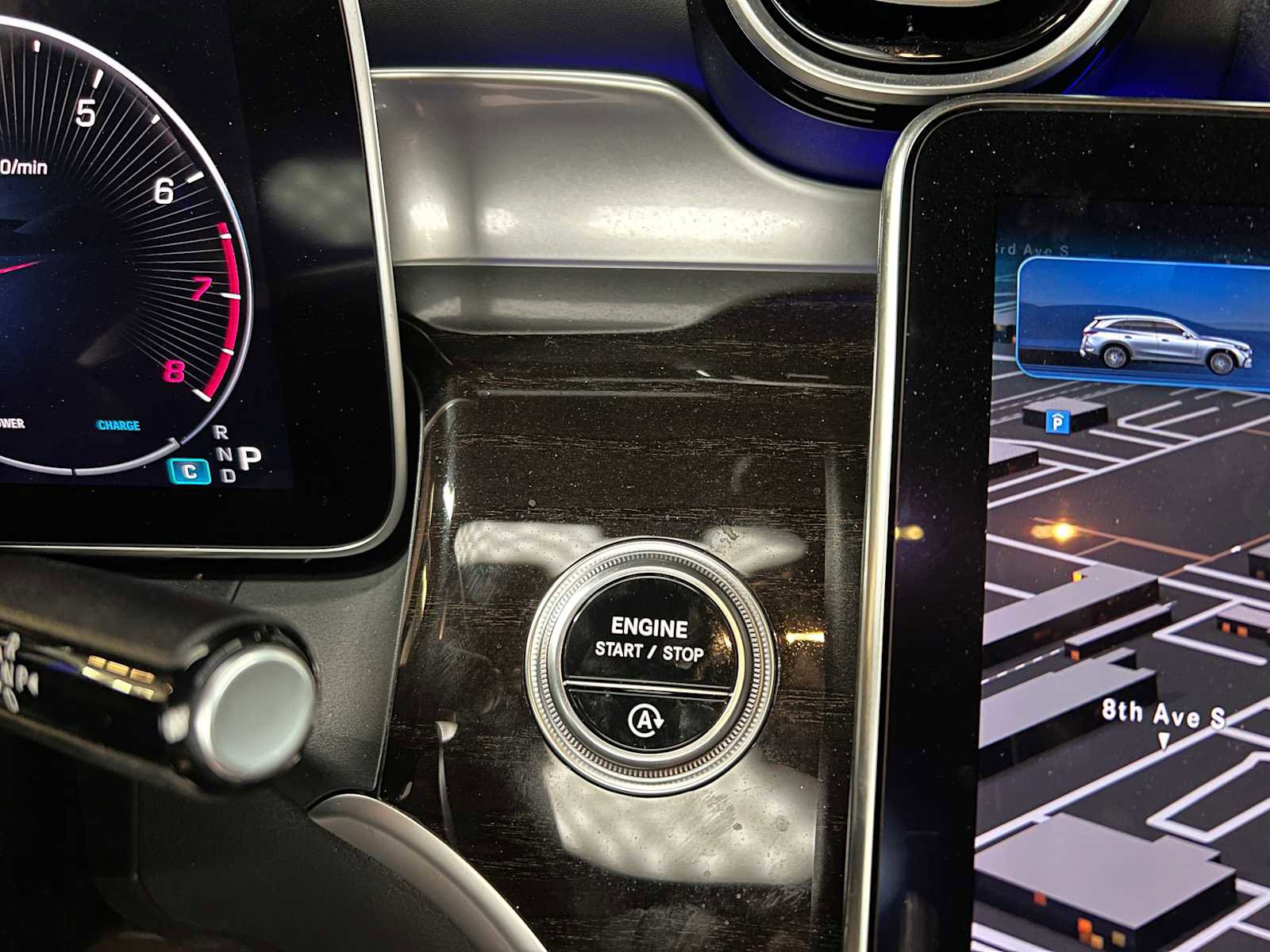 Used 2024 Mercedes-Benz GLC 300 4MATIC image 32