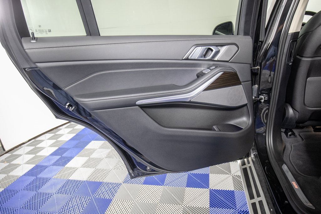 Used 2024 BMW X7 xDrive40i image 16
