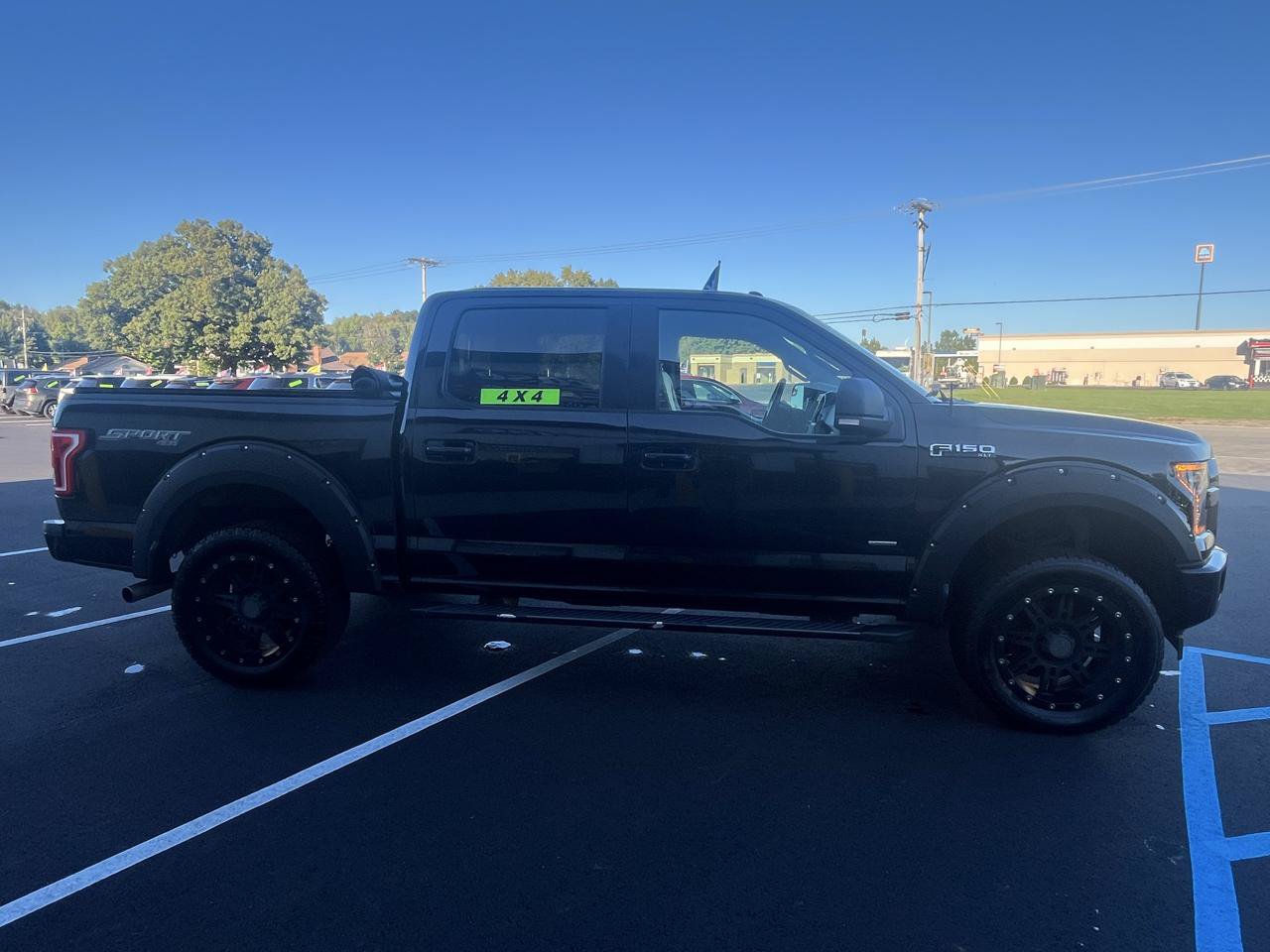 Used 2017 Ford F150 XLT w/ Equipment Group 302A Luxury AWD/4WD image 4