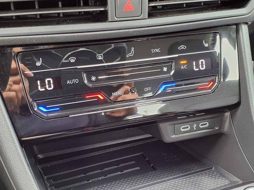 Used 2025 Volkswagen Jetta SE image 13