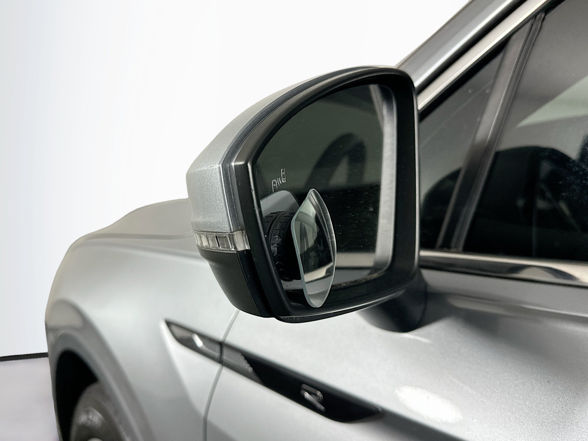 Used 2019 Volkswagen Tiguan SE w/ Panoramic Sunroof Package FWD image 16