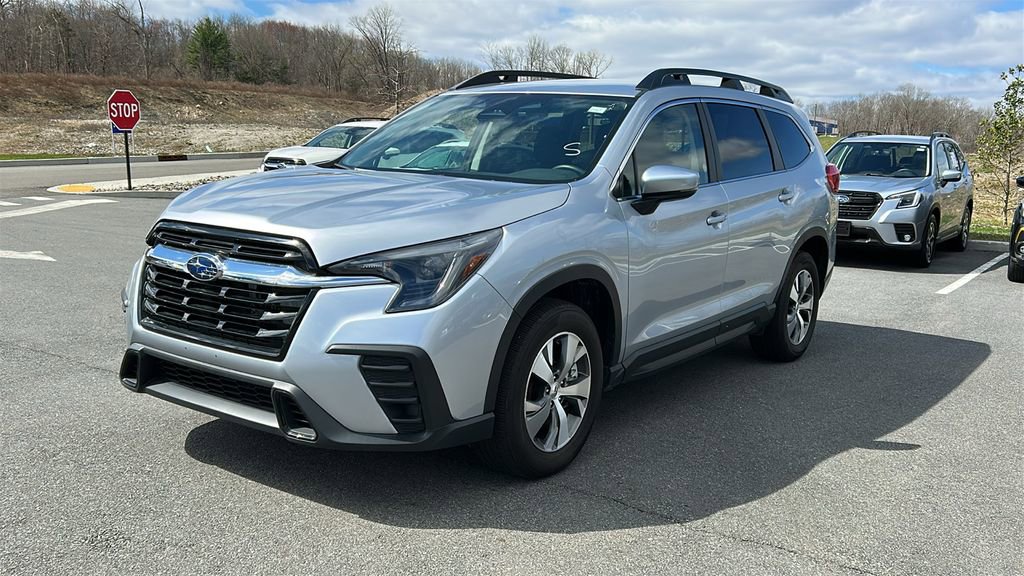 Used 2025 Subaru Ascent Premium image 3