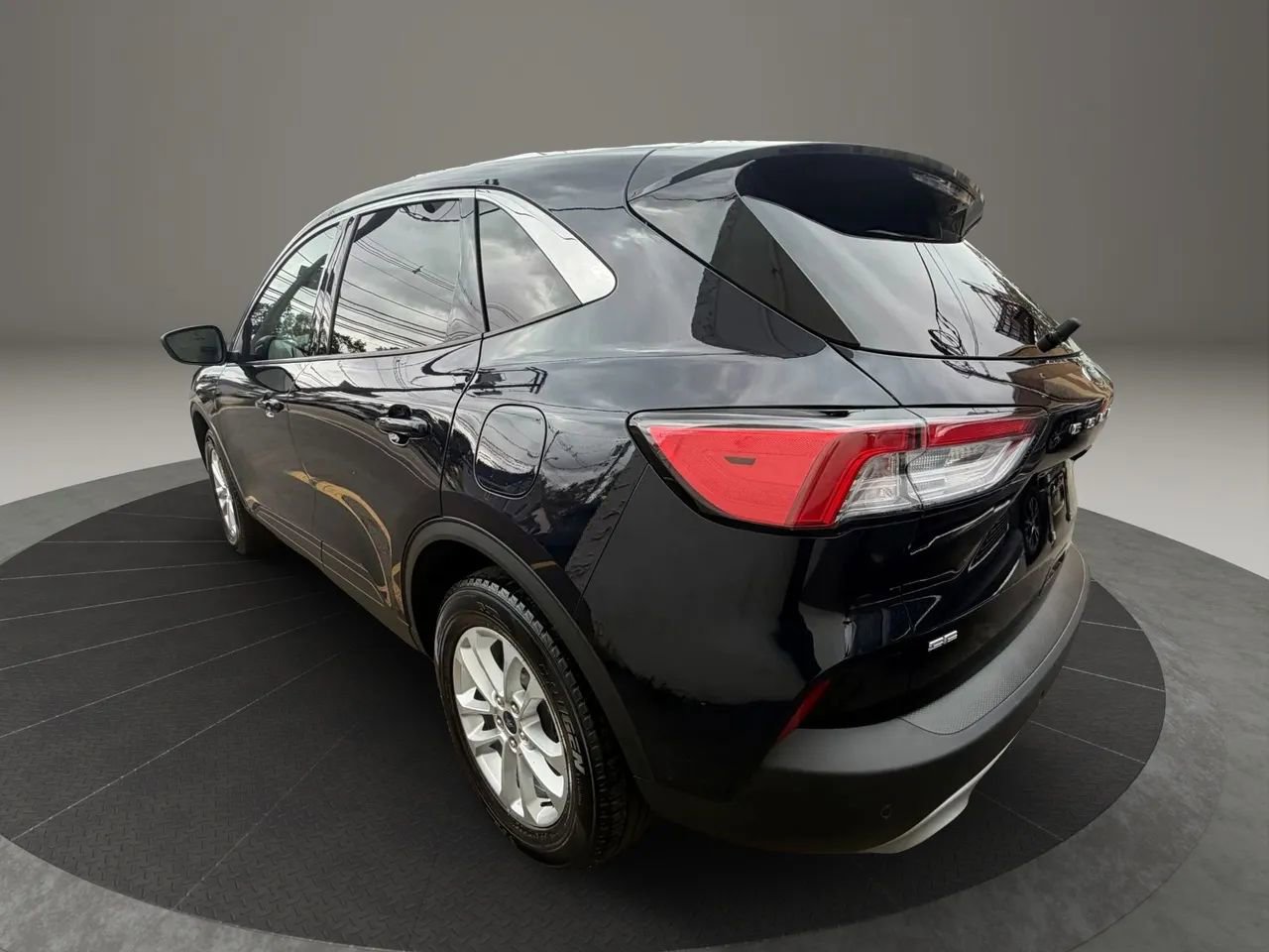 Used 2021 Ford Escape SE image 7