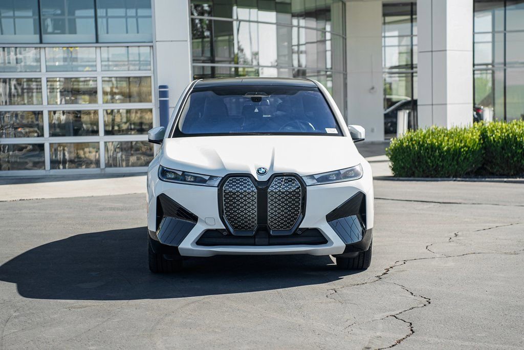 Used 2025 BMW iX xDrive50 w/ Premium Package image 2