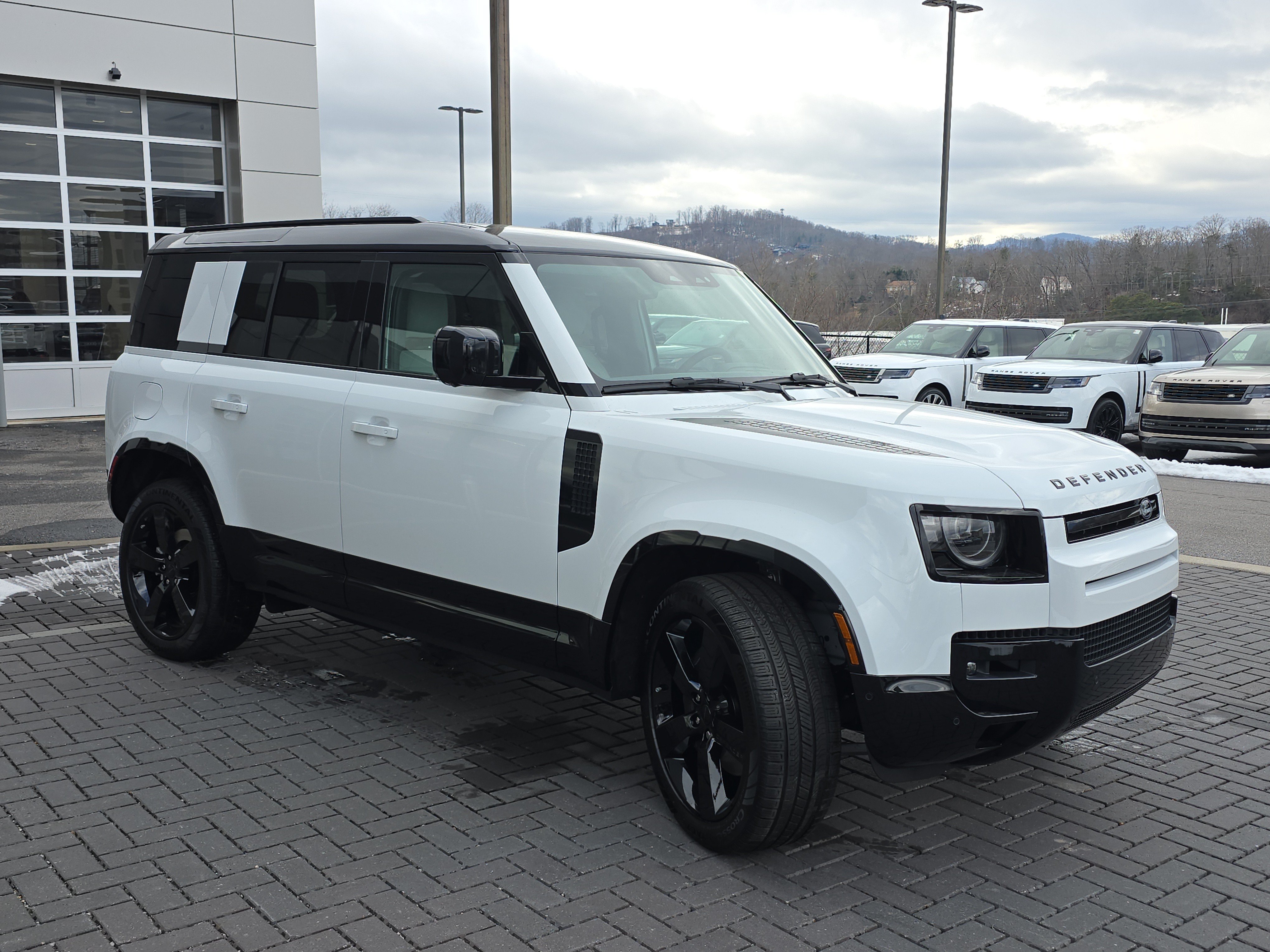 Certified 2026 Land Rover Defender 110 X-Dynamic SE AWD/4WD image 3